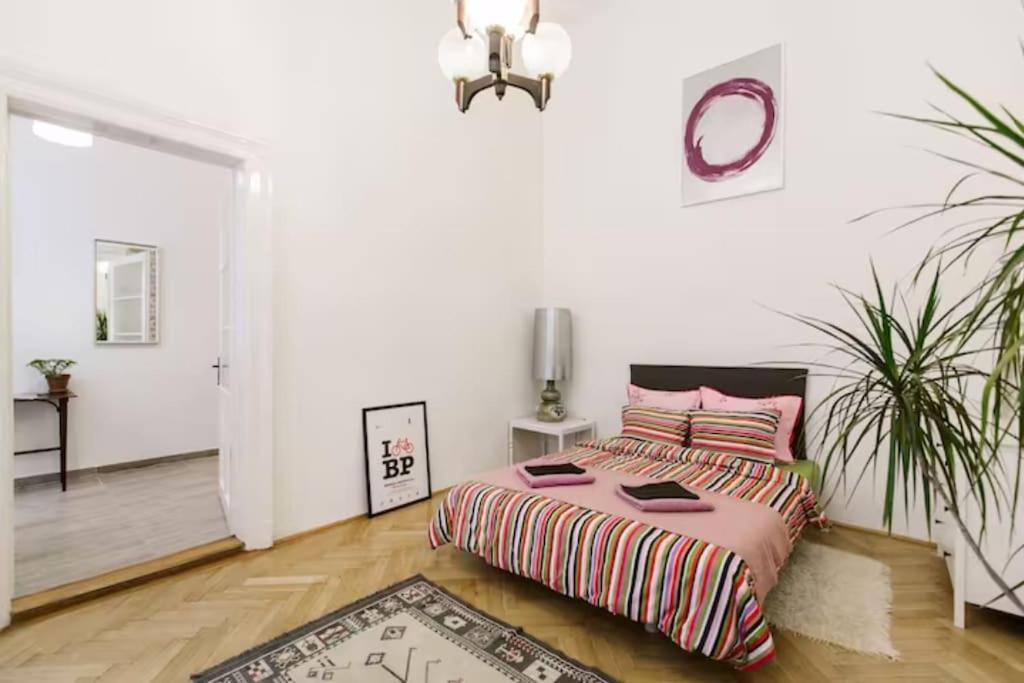 Central Apartment Kiraly Street Budapest Exteriör bild