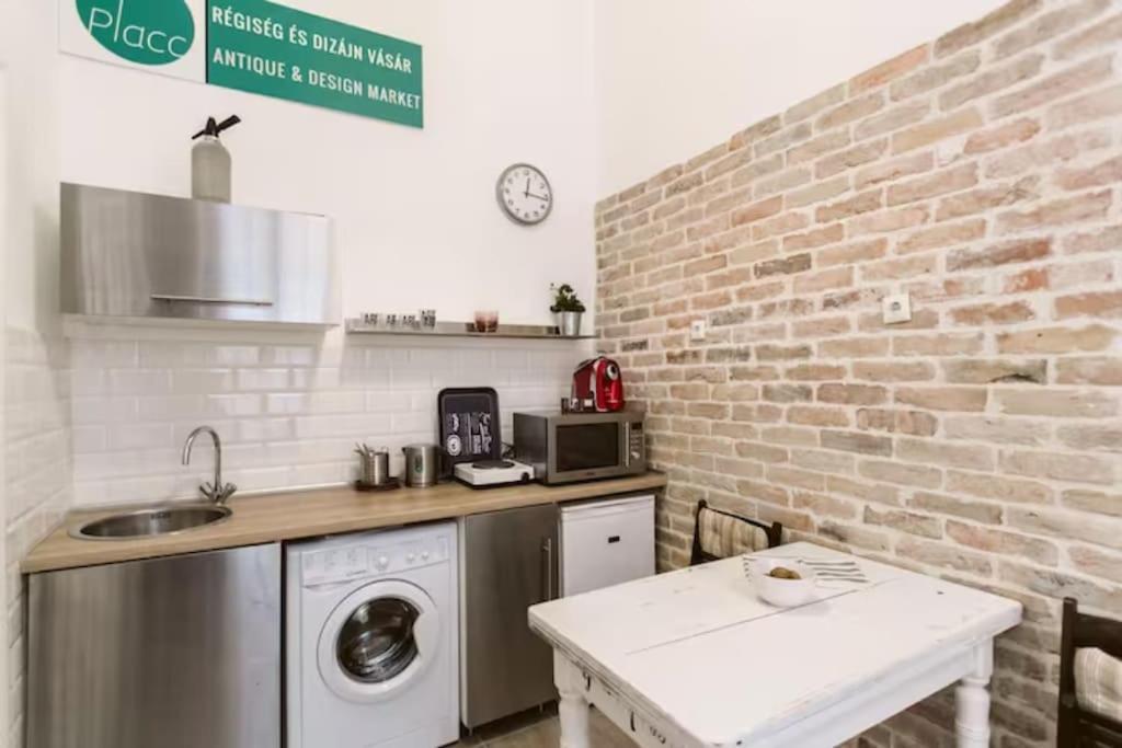 Central Apartment Kiraly Street Budapest Exteriör bild